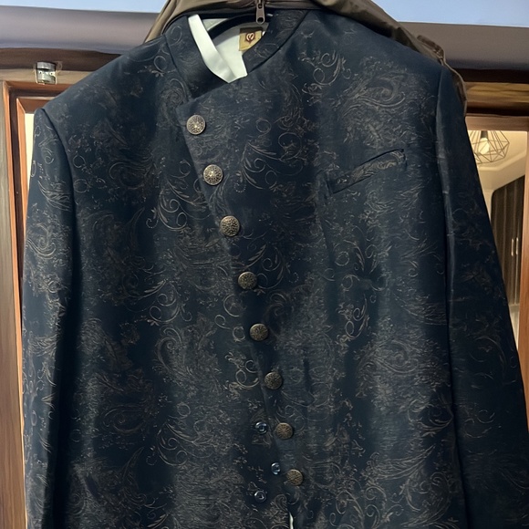 Manyavar Indo western suit - Picture 1 of 1